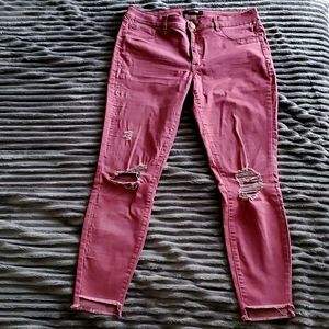 Cropped ripped red pants